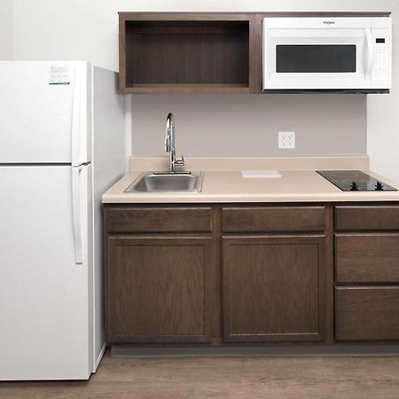 Suburban Studios Watford City Экстерьер фото
