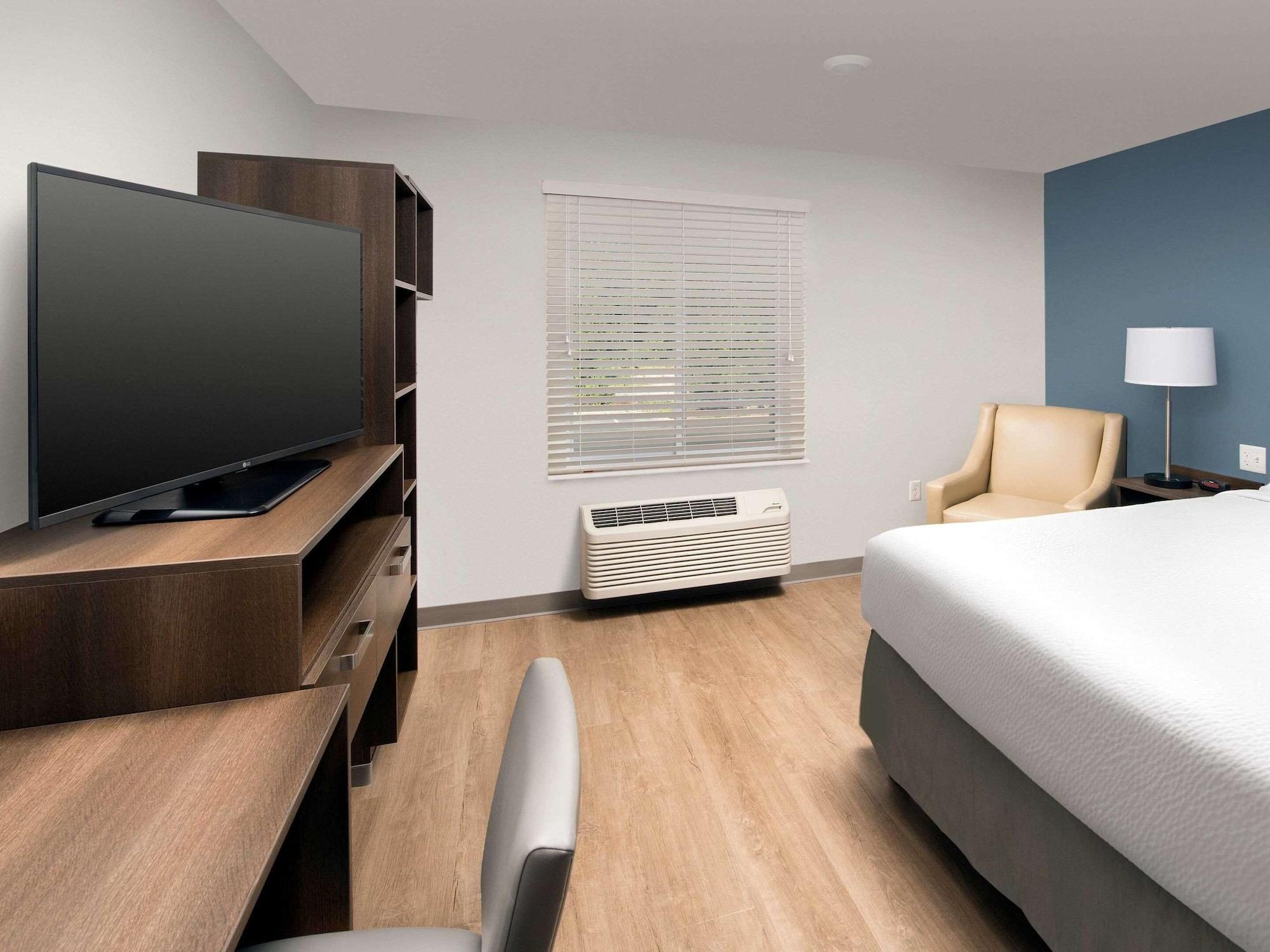Suburban Studios Watford City Экстерьер фото