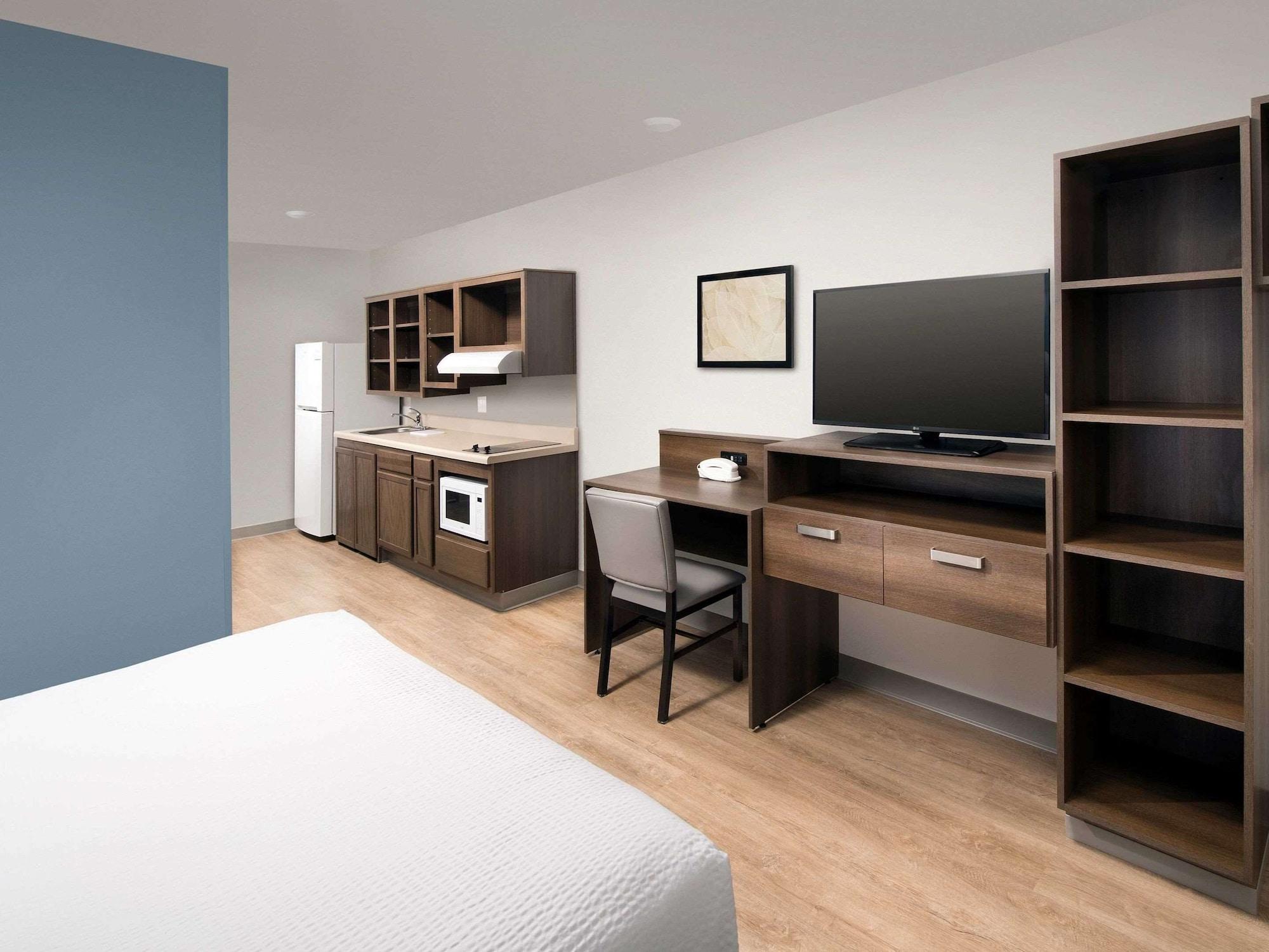 Suburban Studios Watford City Экстерьер фото