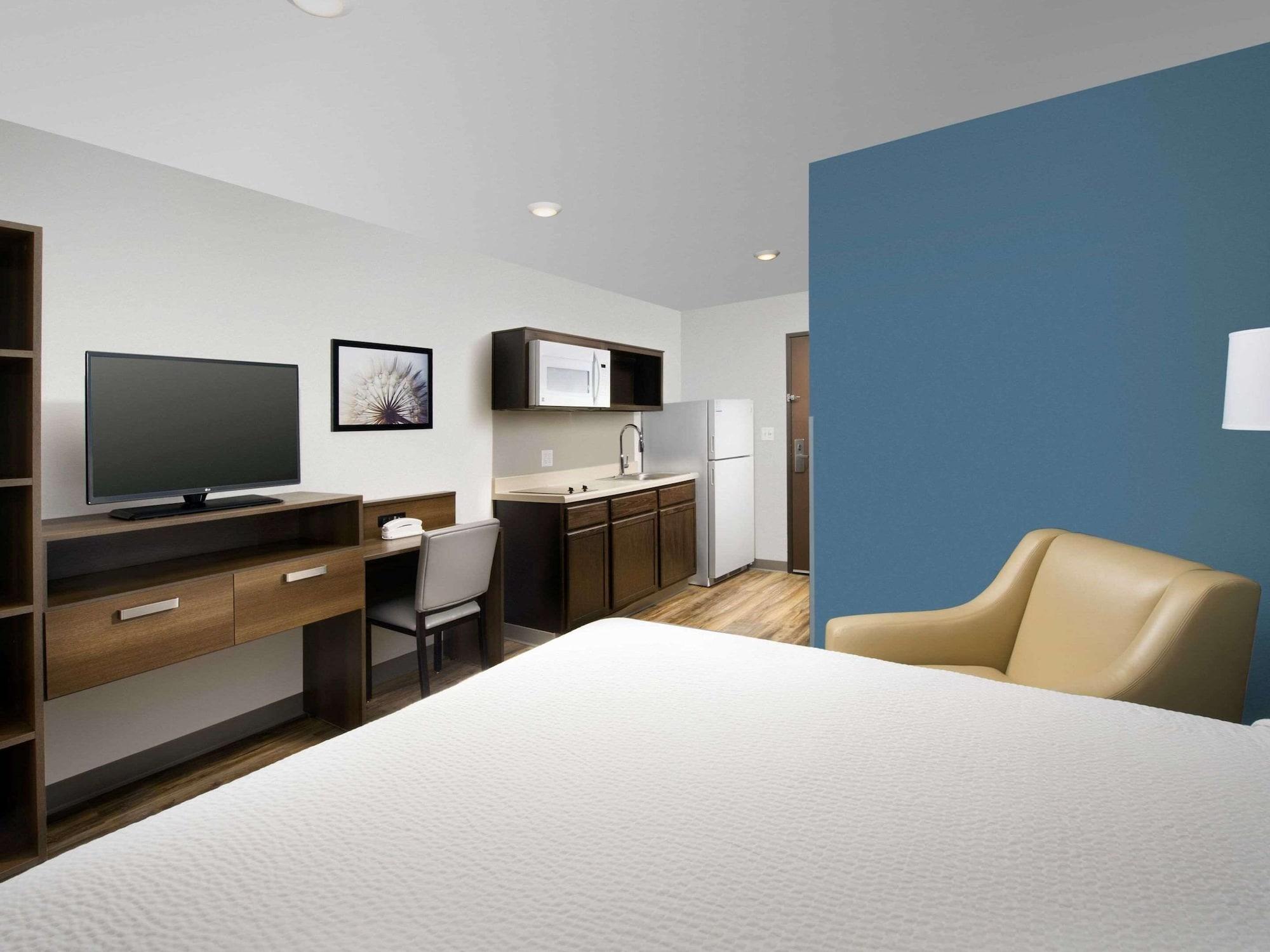 Suburban Studios Watford City Экстерьер фото