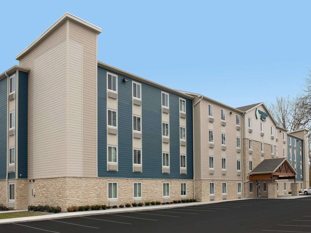 Suburban Studios Watford City Экстерьер фото