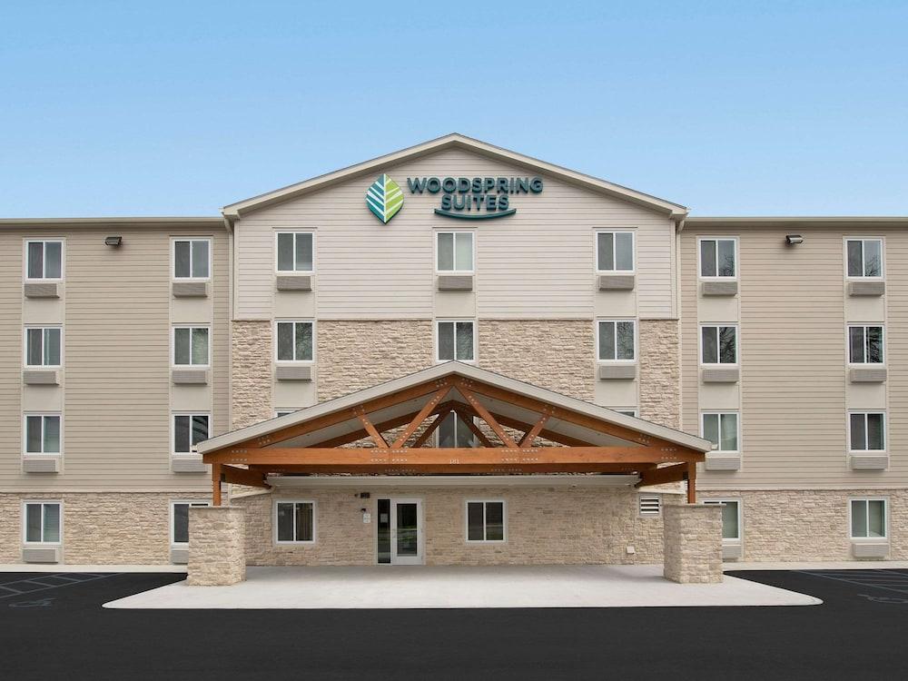 Suburban Studios Watford City Экстерьер фото