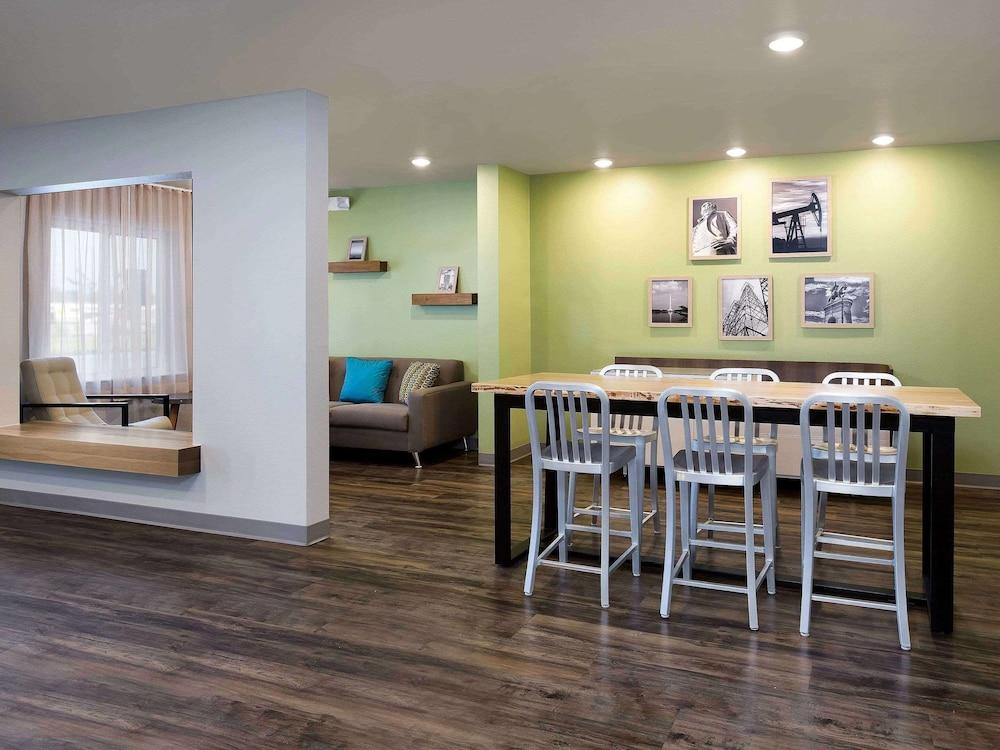 Suburban Studios Watford City Экстерьер фото