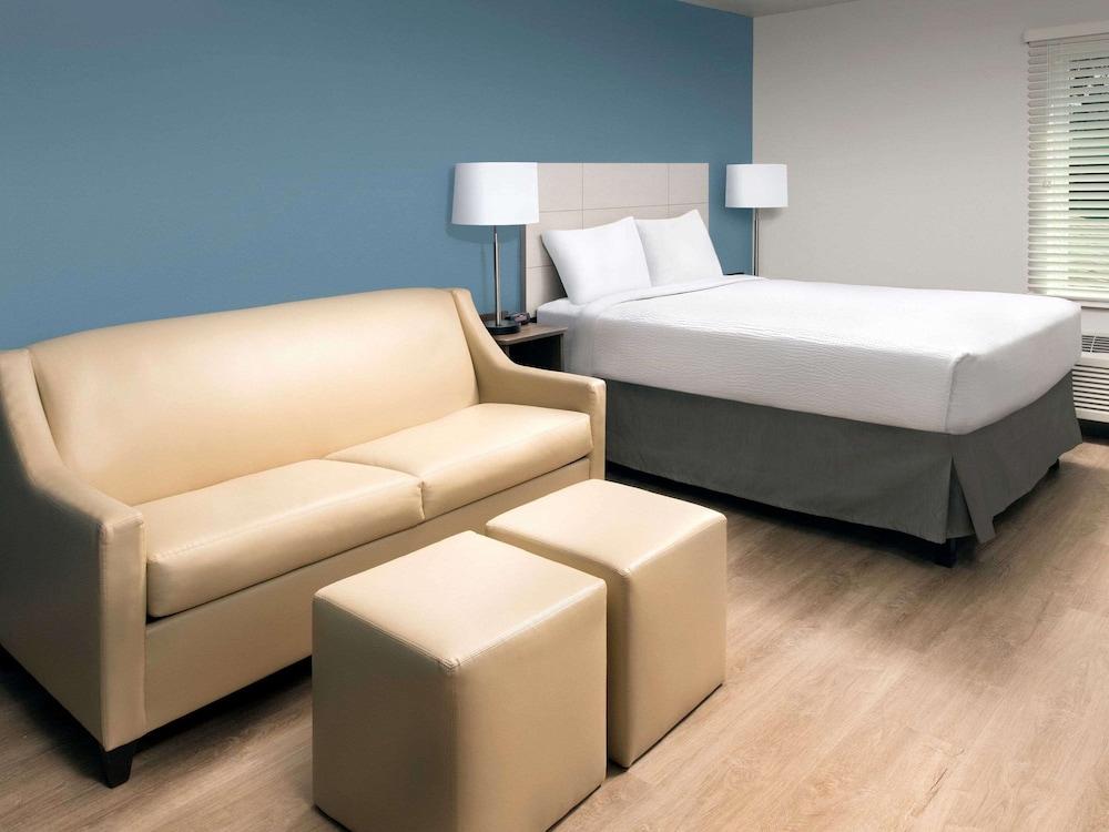 Suburban Studios Watford City Экстерьер фото