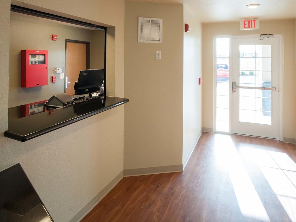 Suburban Studios Watford City Экстерьер фото