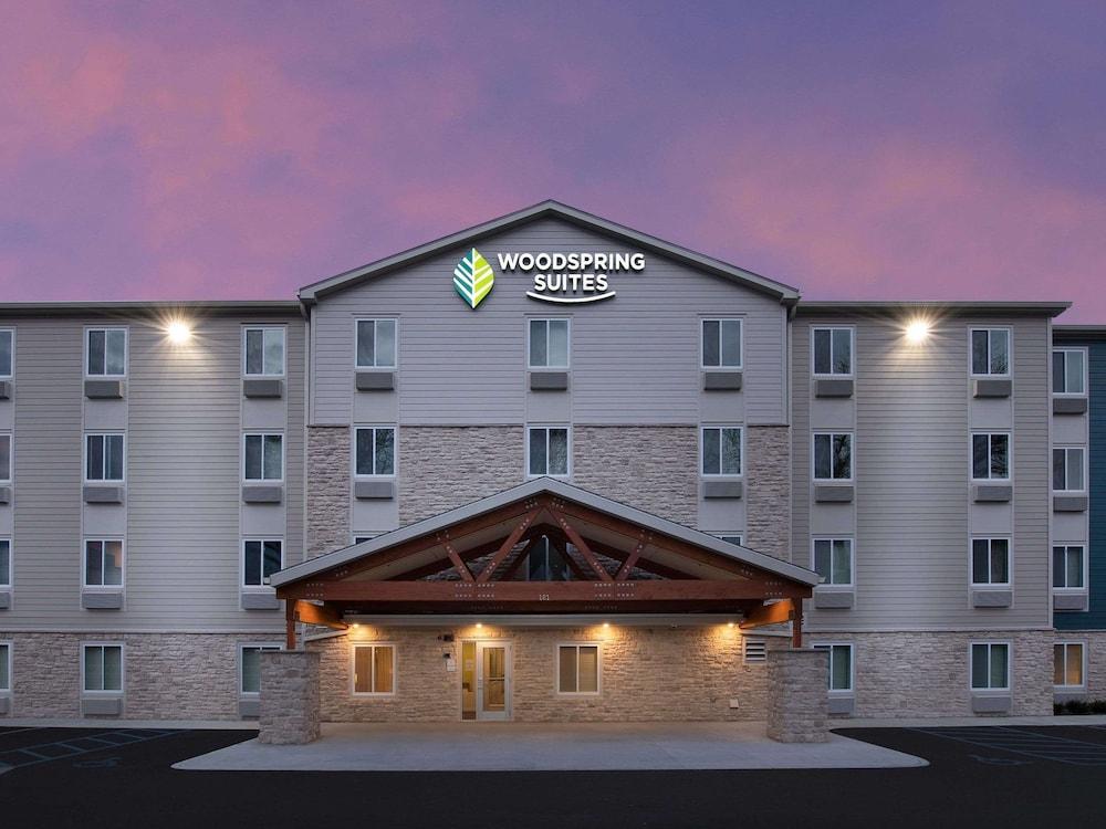 Suburban Studios Watford City Экстерьер фото