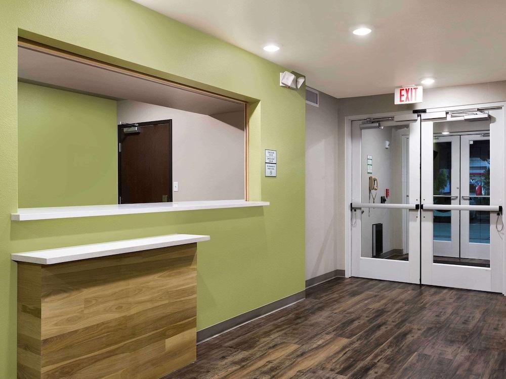 Suburban Studios Watford City Экстерьер фото
