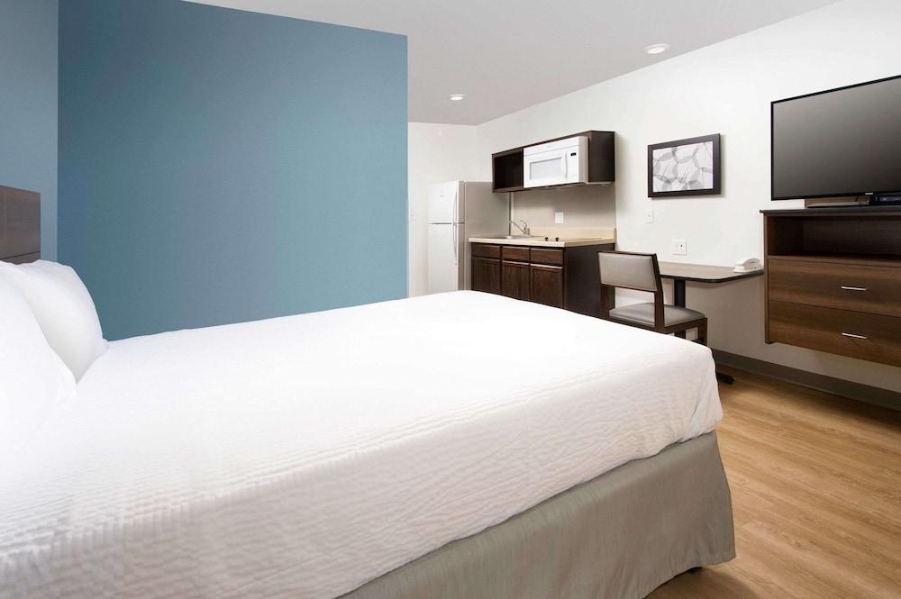 Suburban Studios Watford City Экстерьер фото