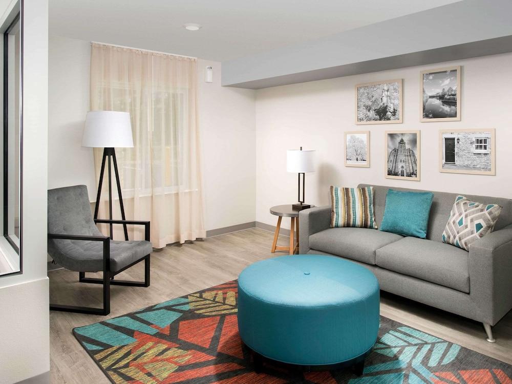 Suburban Studios Watford City Экстерьер фото