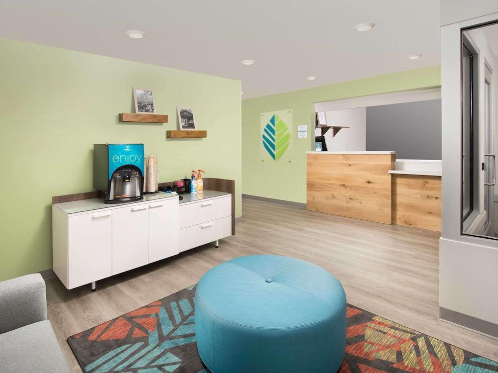 Suburban Studios Watford City Экстерьер фото