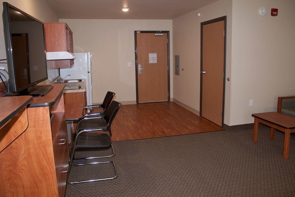 Suburban Studios Watford City Номер фото