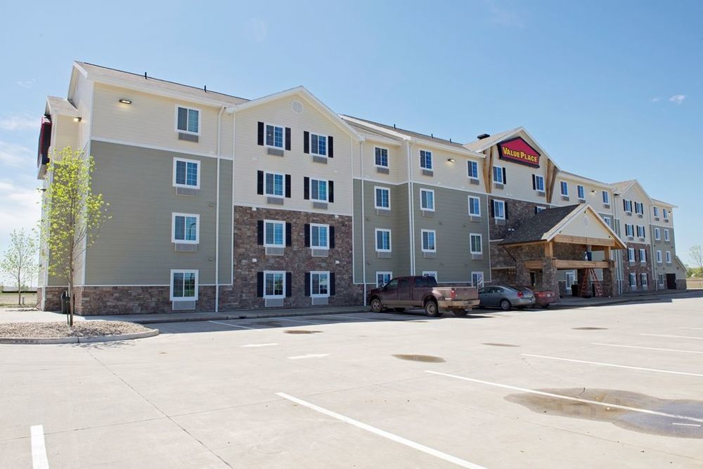 Suburban Studios Watford City Экстерьер фото