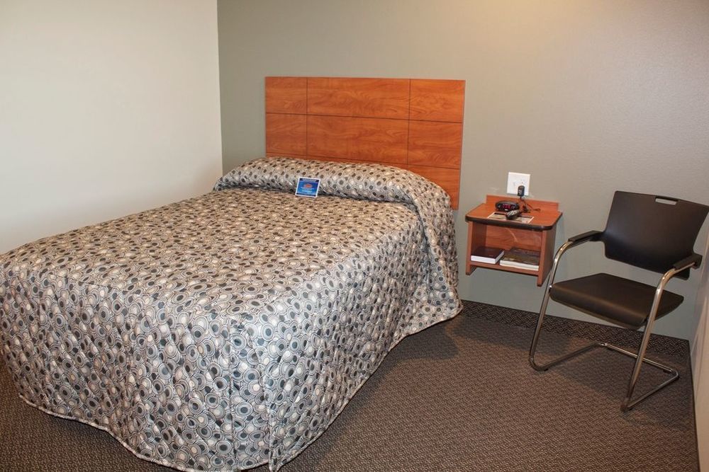 Suburban Studios Watford City Номер фото