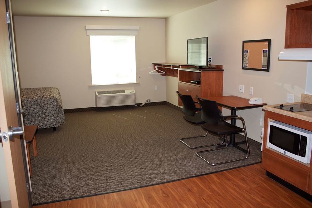 Suburban Studios Watford City Номер фото