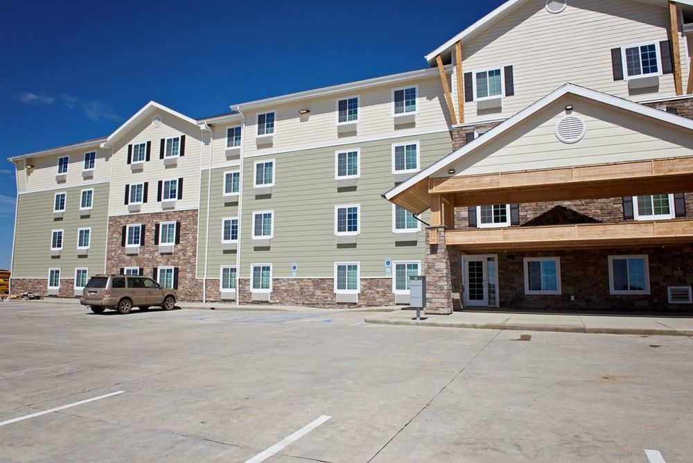 Suburban Studios Watford City Экстерьер фото