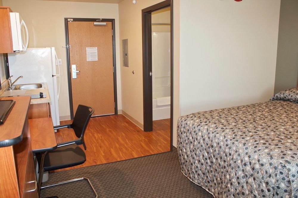 Suburban Studios Watford City Номер фото