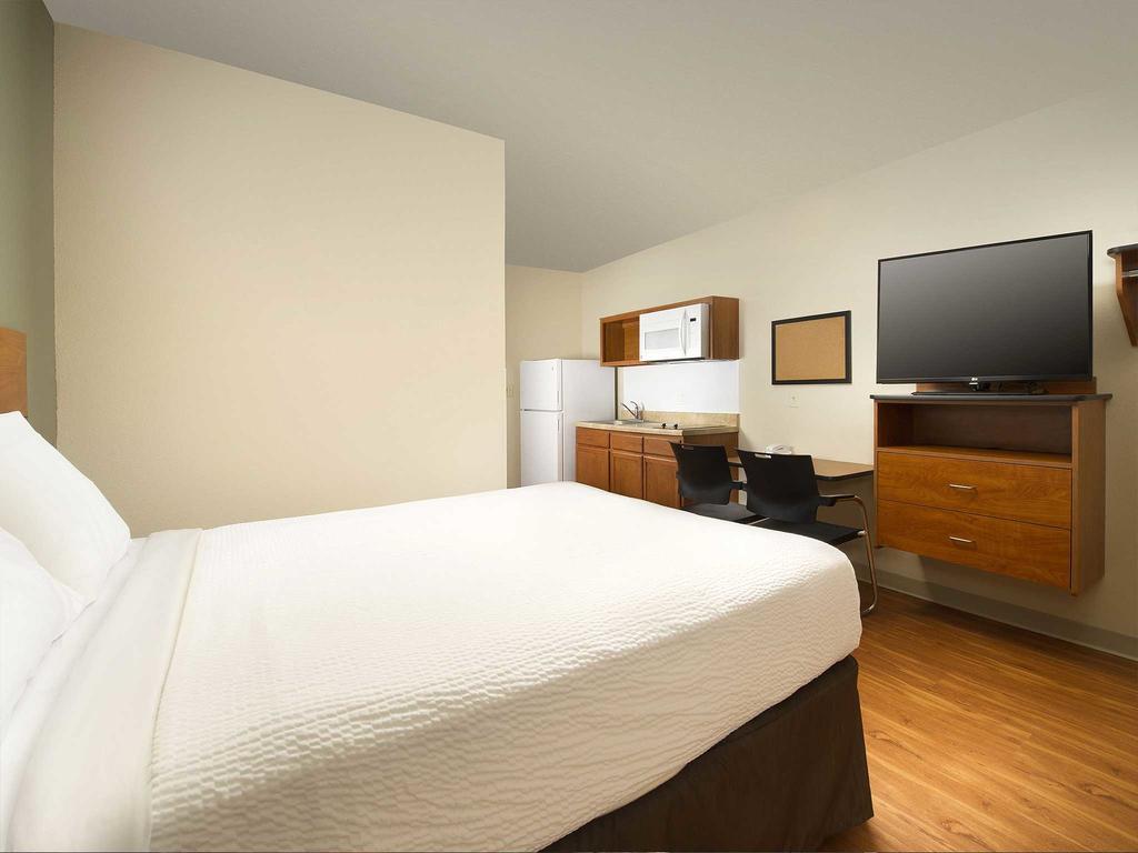 Suburban Studios Watford City Экстерьер фото
