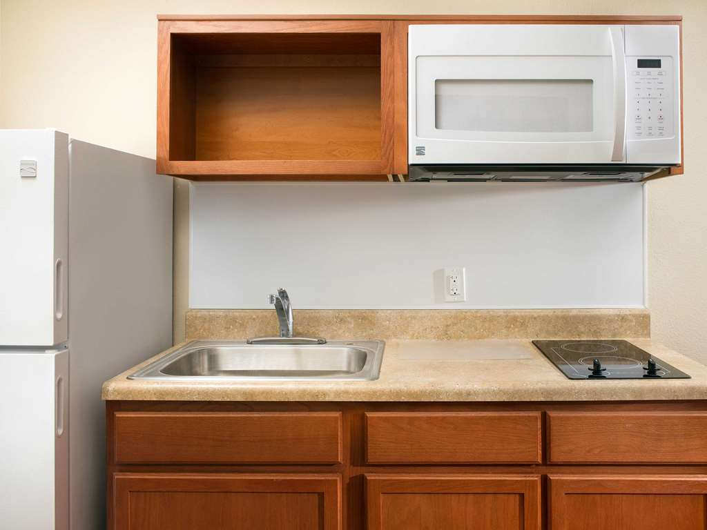 Suburban Studios Watford City Номер фото
