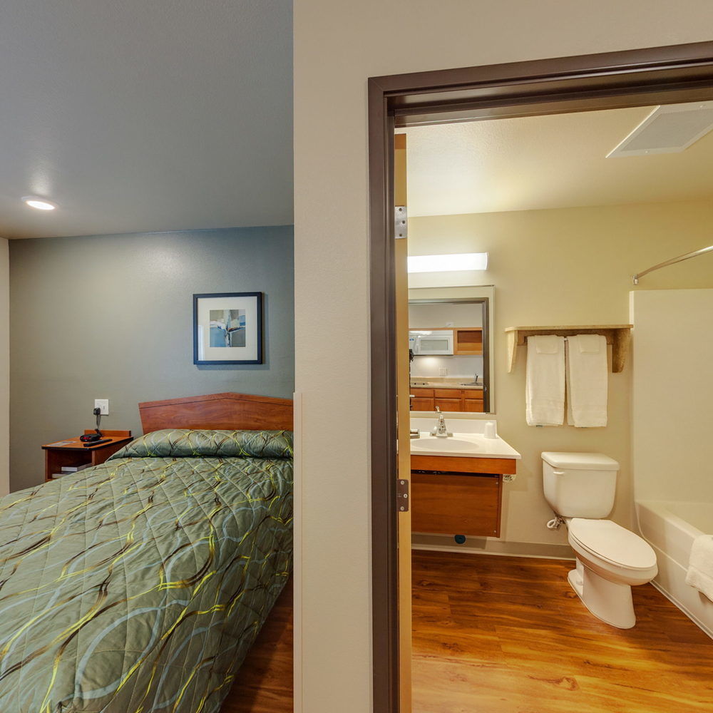 Suburban Studios Watford City Экстерьер фото