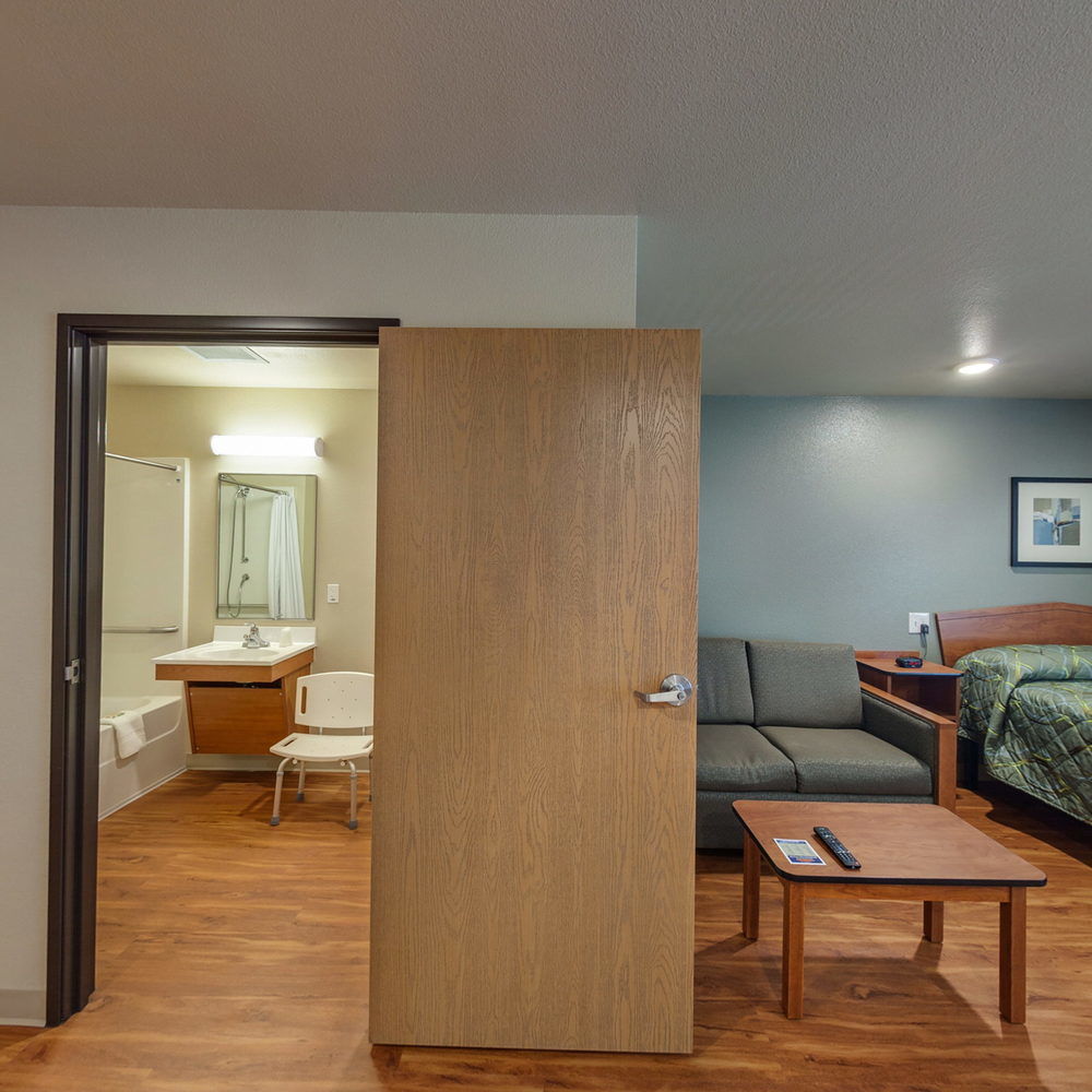 Suburban Studios Watford City Экстерьер фото